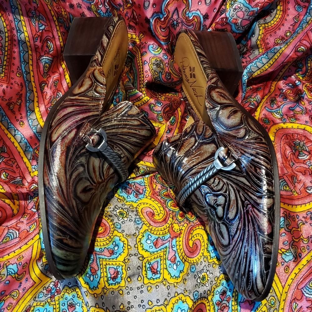 Patricia Nash Tooled Leather Slip On Women's Size 8.5 Shoes - Picture 2 of 4